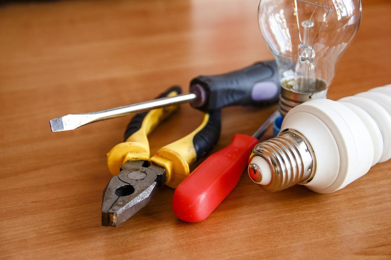9 najważniejszych błędów w instalacjach elektrycznych i oświetleniowych, których należy unikać