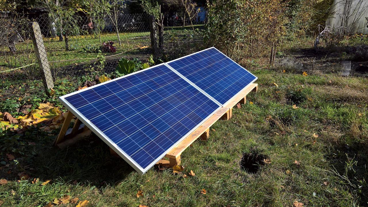 Jak zainstalować system solarny bez rozbijania banku